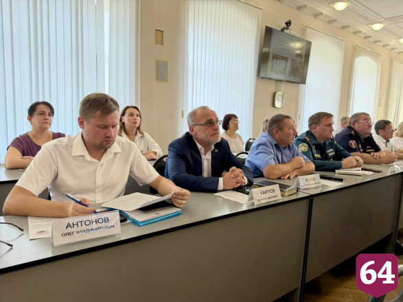 Места проведения праздников в Энгельсе обследуют кинологи с собаками